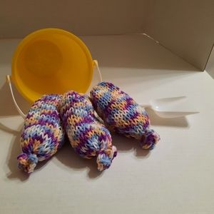 3-Re usable water balloons and pail with shovel